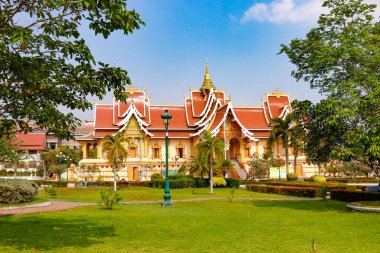 Luang Tapınağında güzel bir Budist mimarisi, Laos