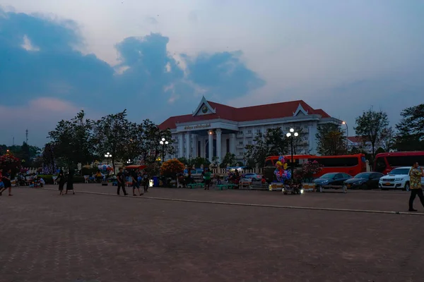 Soirée Patuxay Park Laos — Photo