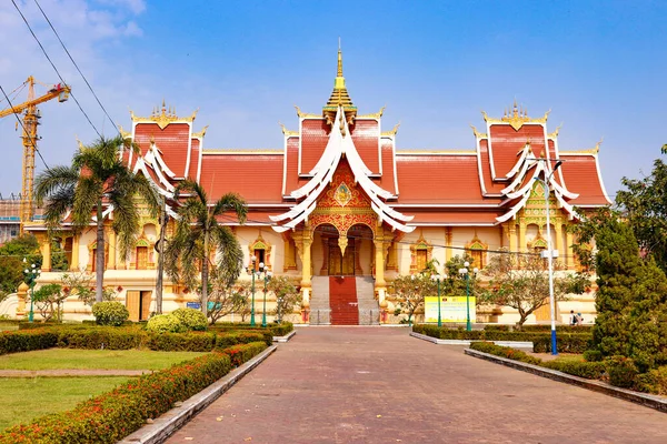 Luang Tapınağında güzel bir Budist mimarisi, Laos