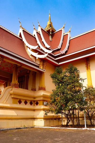 Luang Tapınağında güzel bir Budist mimarisi, Laos