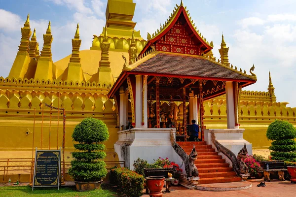 Wat Pha Luang Tapınağı, Laos