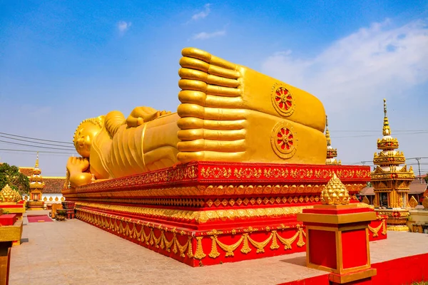 Αφήνοντας Τον Βούδα Στη Βιεντιάν Λάος — Φωτογραφία Αρχείου