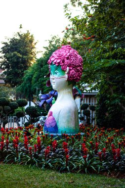 Tayland 'da Çiçek Festivali' nde kadın heykeli