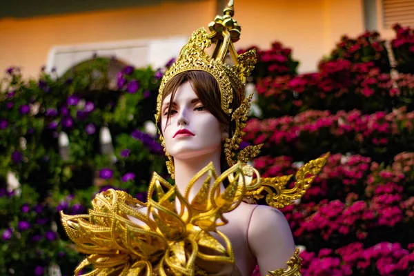 Női Szobor Virág Fesztivál Thaiföldön — Stock Fotó