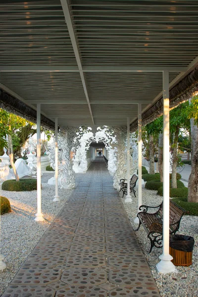 Tayland. Chiang Rai. Beyaz Tapınak