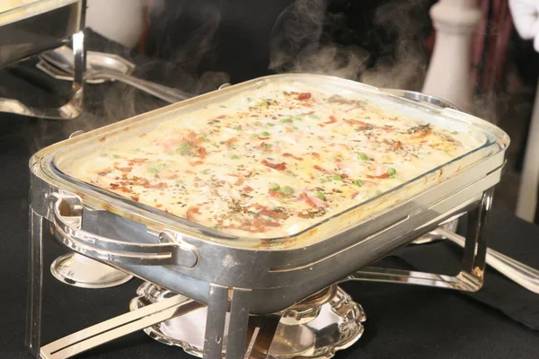 Bir yemek tabağının mutfak fotoğrafı.