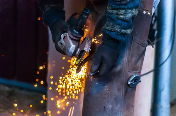 Blacksmith Grinding Metal Horse Shoe Peace Shape — Stock Photo, Image