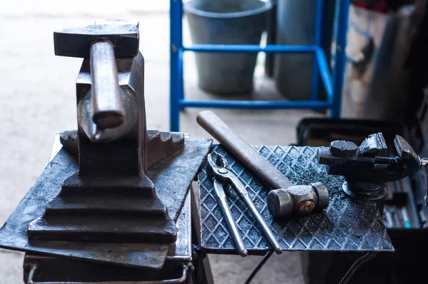 Metalen Hulpmiddelen Uitrusting Van Smid Voor Paard Beslaan Schuur — Stockfoto