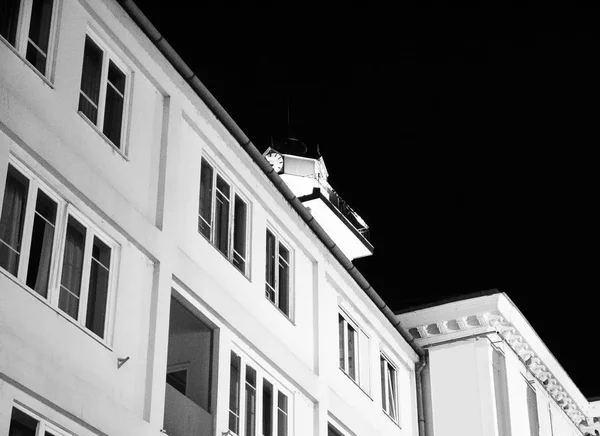 Siyah Beyaz Fotoğraf Gece Miskolc Macaristan Avrupa Nın Tarihi Mimarlık — Stok fotoğraf