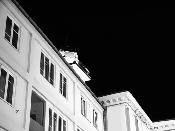 Черно Белая Фотография Исторической Архитектуры Мишаце Венгрия Европа Ночью — стоковое фото