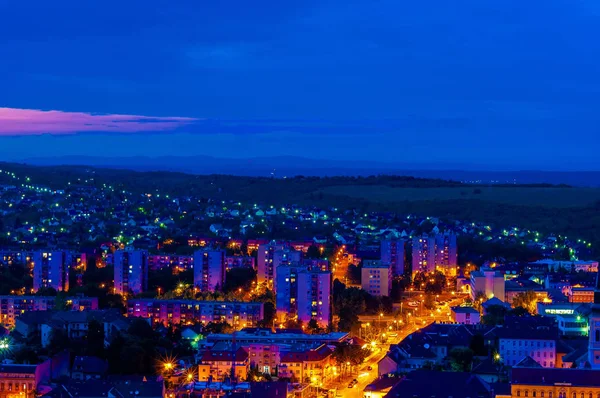 Miskolc, Macaristan, Avrupa gece üzerinden renkli Manzaralı.