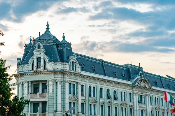 Вид Историческую Архитектуру Ньиредьхазы Венгрия Европа Ночью Грозовыми Облаками Небе — стоковое фото