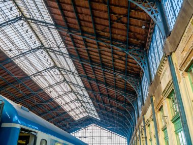 Budapeşte'deki Nyugati Tren İstasyonu'nun iç görünümü