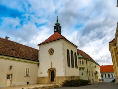 Szekesfehervar'daki Saint Anne Şapeli'ne bakış