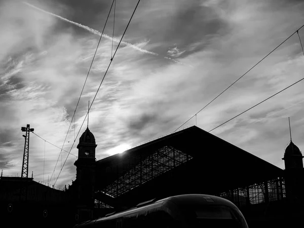 Visão traseira da Estação Ferroviária Nyugati em Budapeste — Fotografia de Stock