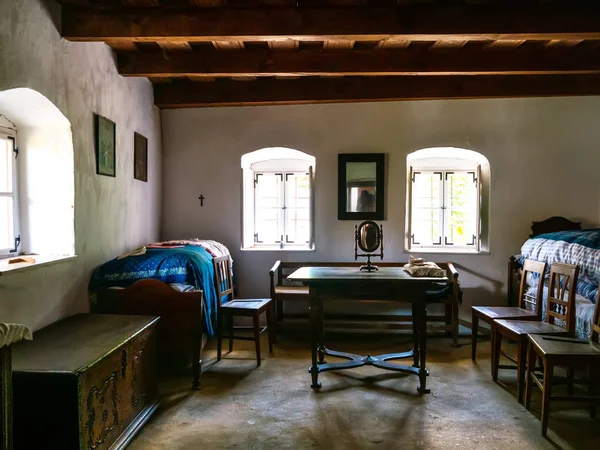 Uitzicht op een kamer van een traditionele Hongaarse pise huis — Stockfoto