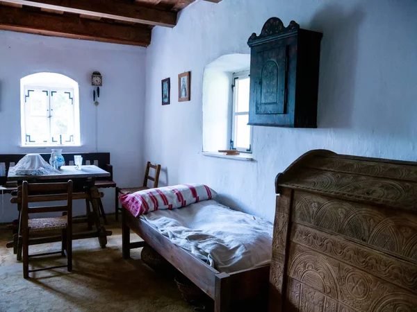 Uitzicht op een kamer van een traditionele Hongaarse pise huis — Stockfoto