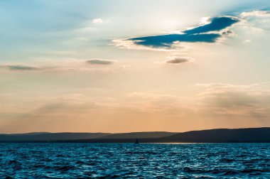 Balaton Gölü 'nün üzerindeki güneş.