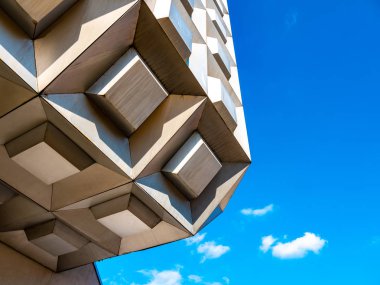 Eski bir alışveriş merkezinin alışılmadık manzarası