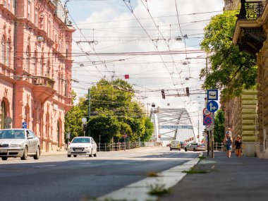Macaristan, Szeged 'de trafik varken Belvarosi Köprüsü' ne bakın.