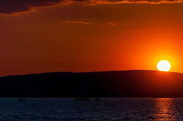 Sunet sobre el lago Balaton — Foto de Stock
