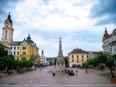 Pecs, Macaristan - 08 Ağustos 2019: Szech 'teki insanlara bakın