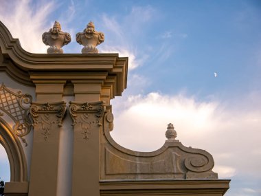 Macaristan 'ın Keszthely kentindeki Festetics Palace' ın çitlerine bakın.