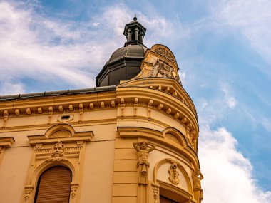 Macaristan, Papa 'da güneşli bir günde tarihi mimari.