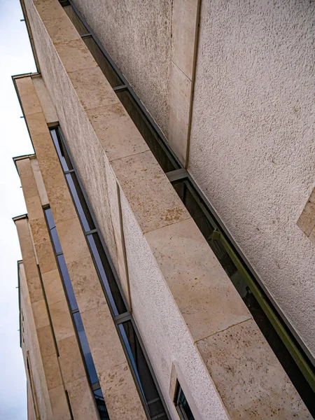 Vista Las Ventanas Las Reflexiones Sobre Edificio Oficinas Gyor Hungría — Foto de Stock