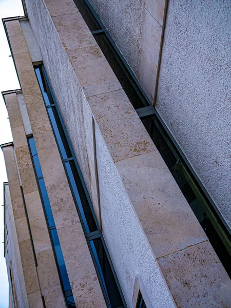 Vista Las Ventanas Las Reflexiones Sobre Edificio Oficinas Gyor Hungría — Foto de Stock