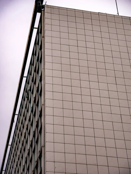 Vista Las Ventanas Las Reflexiones Sobre Edificio Oficinas Gyor Hungría —  Fotos de Stock
