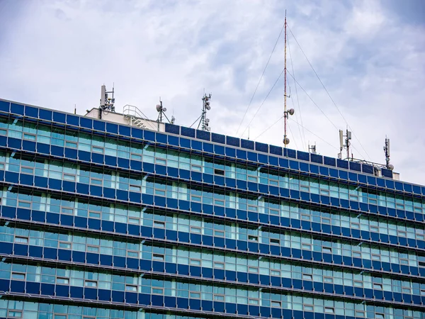 Vista Las Ventanas Las Reflexiones Sobre Edificio Oficinas Gyor Hungría —  Fotos de Stock