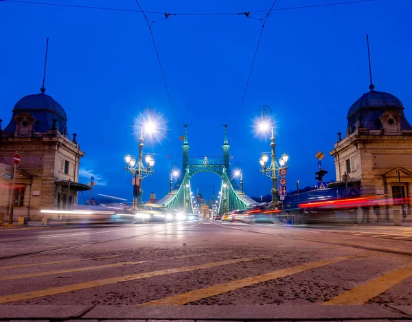 Budapest Ungheria Dicembre 2019 Vista Sul Traffico Piazza Fovam Sul — Foto Stock