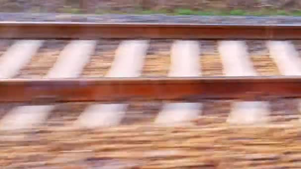Вид на рейки під час їзди на поїзді . — стокове відео