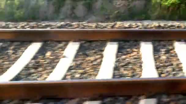 Vista sobre os trilhos enquanto monta um trem. — Vídeo de Stock
