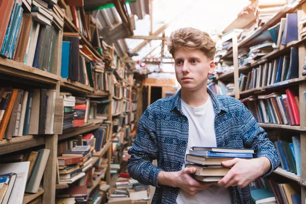 Young Student Walking Library Books His Hands Looking Literature Portrait — Stock Photo, Image