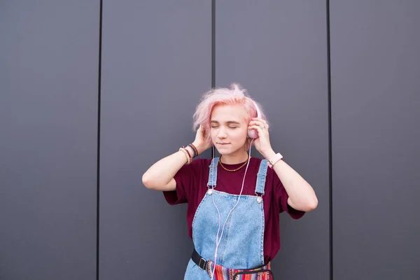 Girl Bright Clothes Colored Hair Closed Eyes Listens Music Headphones — Stock Photo, Image