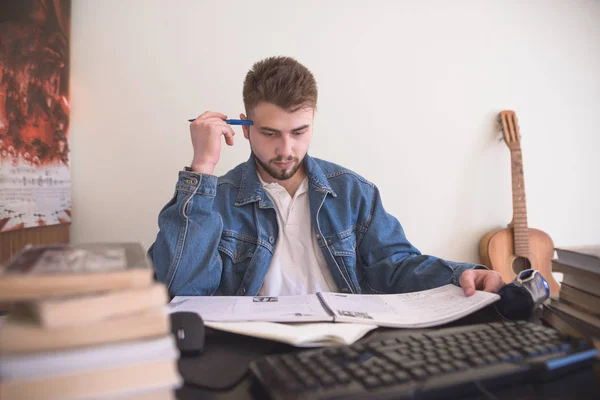 Portrait Beautiful Student Beard Sitting Table Studying Student Doing Homework — Stock Photo, Image