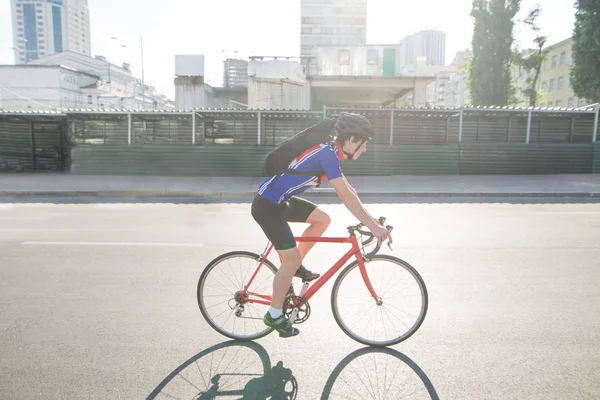Porträt Eines Radrennfahrers Der Der Stadt Unterwegs Ist Sportkonzept Ein — Stockfoto