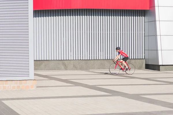 Portrait Cyclist Riding City Road Bike Background Modern Architecture Walking — Stock Photo, Image