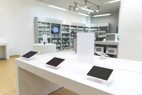 Vitrine Mit Tablets Leichten Modernen Tech Store Tablets Auf Einer — Stockfoto
