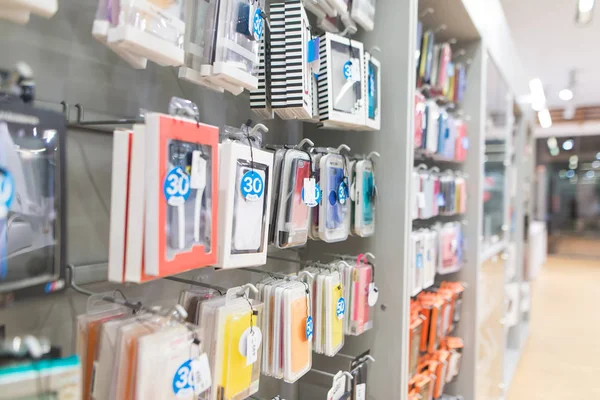 Vitrine Met Smartphone Geval Dekt Winkel Van Accessoires Winkel Van — Stockfoto