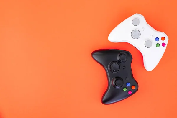 Joystick Bianco Nero Sfondo Rosso Gamepad Bianco Nero Isolato Uno — Foto Stock