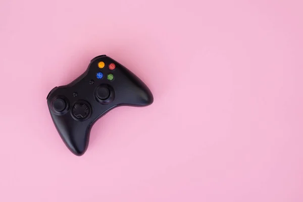 Μαύρο Joystick Παστέλ Ροζ Φόντο Gamepad Απομονώνεται Ροζ Φόντο Διαγωνισμό — Φωτογραφία Αρχείου