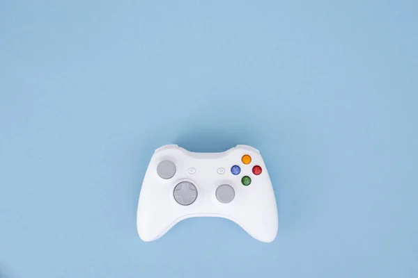 Der Weiße Steuerknüppel Ist Isoliert Auf Pastellblauem Hintergrund Videospiel Spielkonzept — Stockfoto