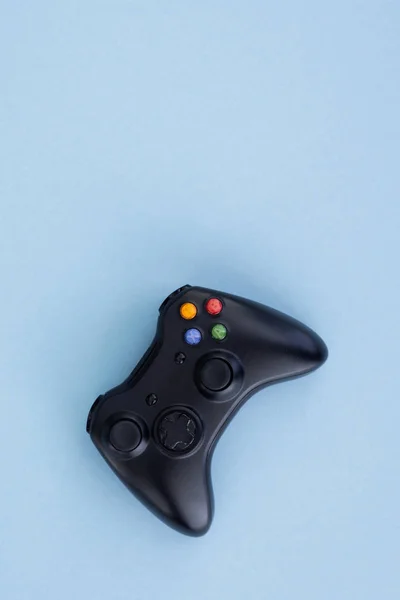 Schwarzer Steuerknüppel Ist Isoliert Auf Pastellblauem Hintergrund Videospiel Spielkonzept Kopierraum — Stockfoto
