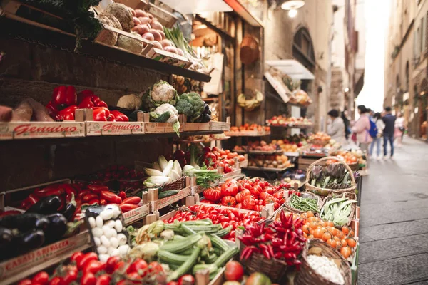 Beautiful Fresh Vegetables Sold Street Market Narrow Streets European Town — Stock Photo, Image