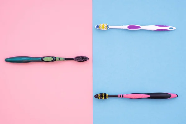 Toothbrushes Isolated Blue Razvovy Background Copyspace Flatlay — Stock Photo, Image