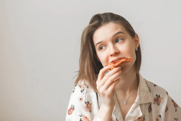 Close Portrait Attractive Girl Bites Piece Pizza Looks Sideways Gray — Stock Photo, Image