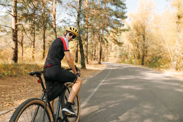 Portrait Cyclist Sports Outfit Standing Road City Looking Camera Serious — Stock Photo, Image